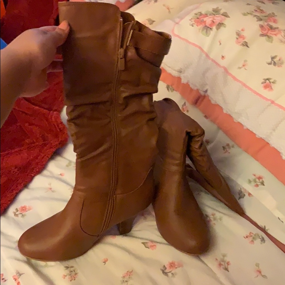 Boots - Picture 3 of 3